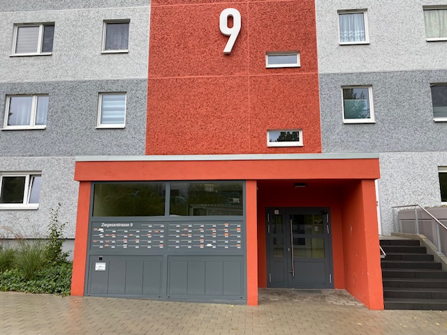 Paketfachanlage Schleuse außen