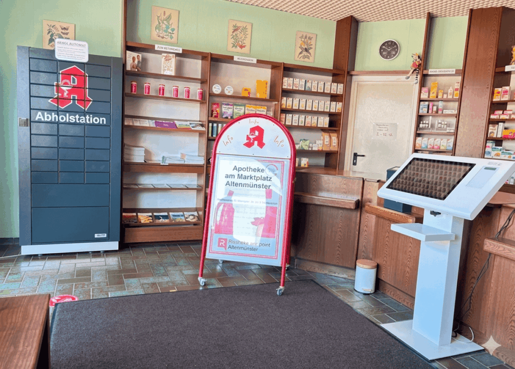 Abholstation mit eRezept-Terminal im Verkaufsraum einer Apotheke in Altenmünster