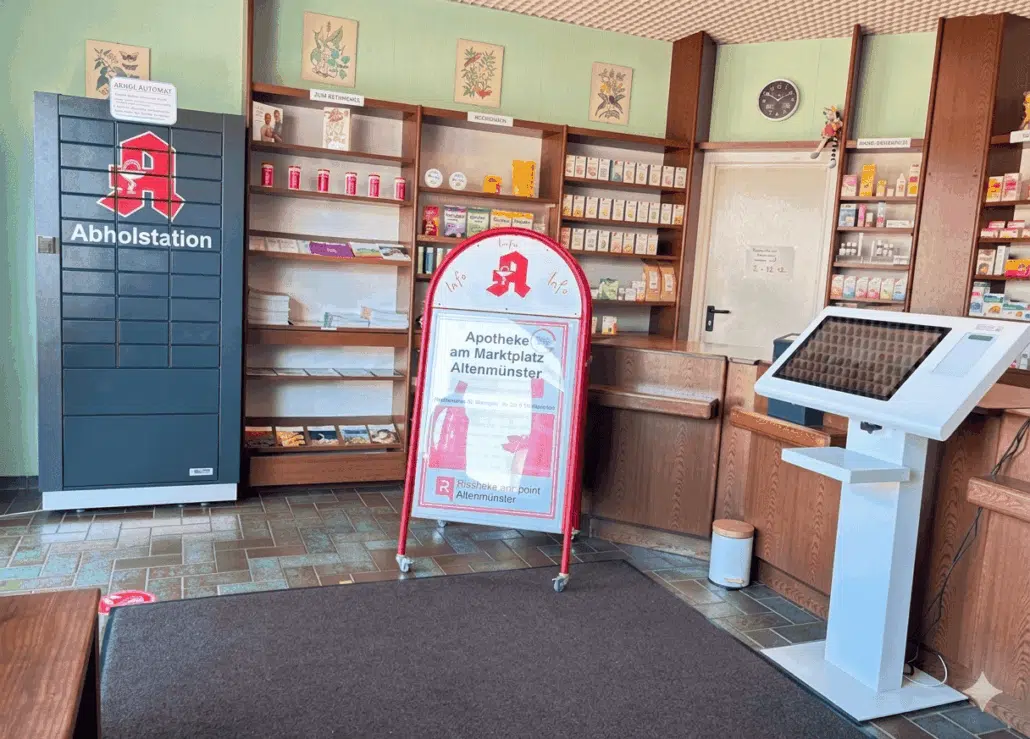 Abholstation mit eRezept-Terminal im Verkaufsraum einer Apotheke in Altenmünster