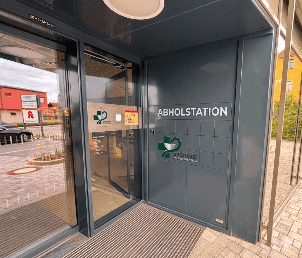 Abholstation im Eingangsbereich einer Apotheke in Bischofswerda